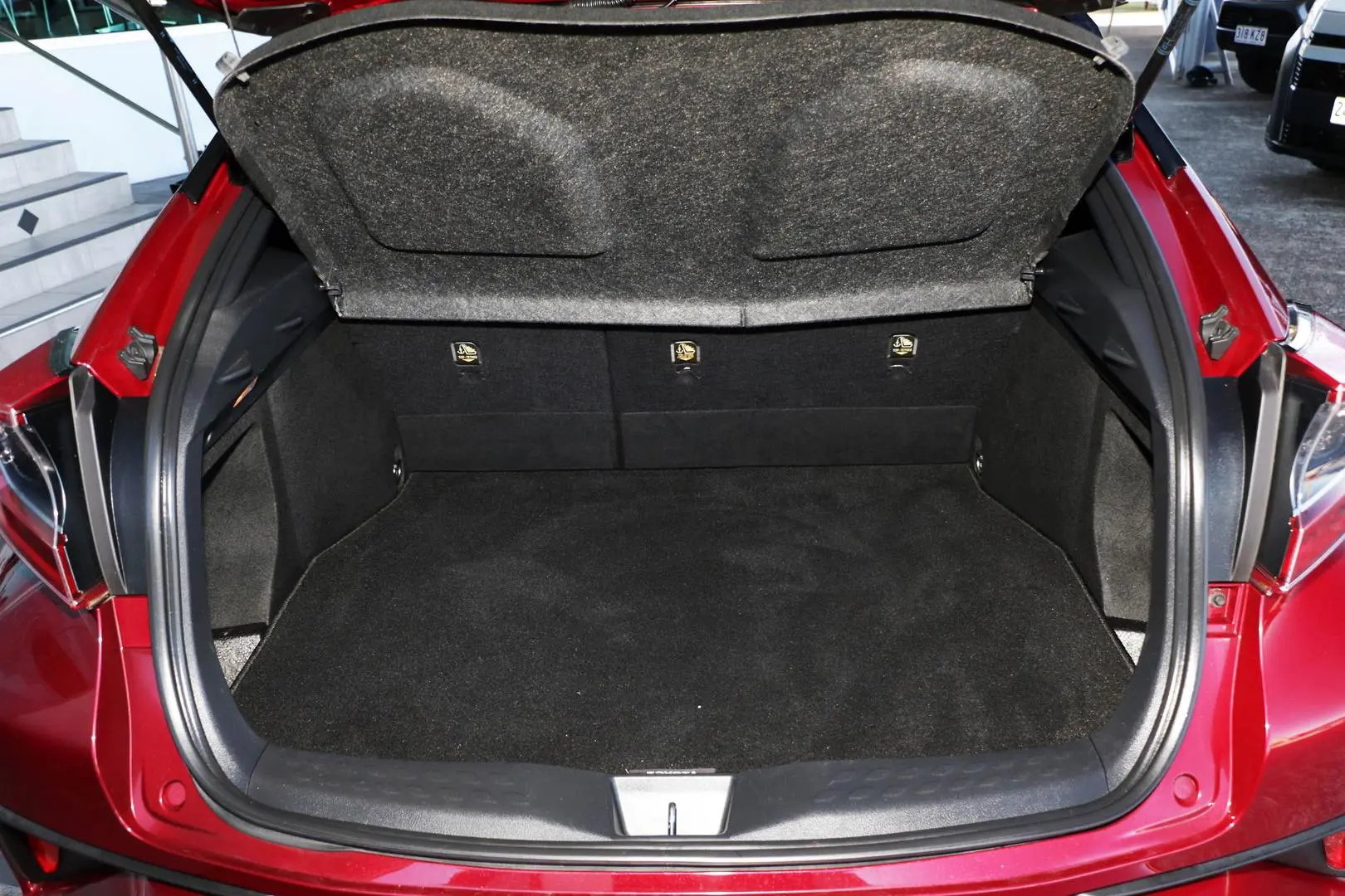 2019 Toyota C-HR Gallery Image 23