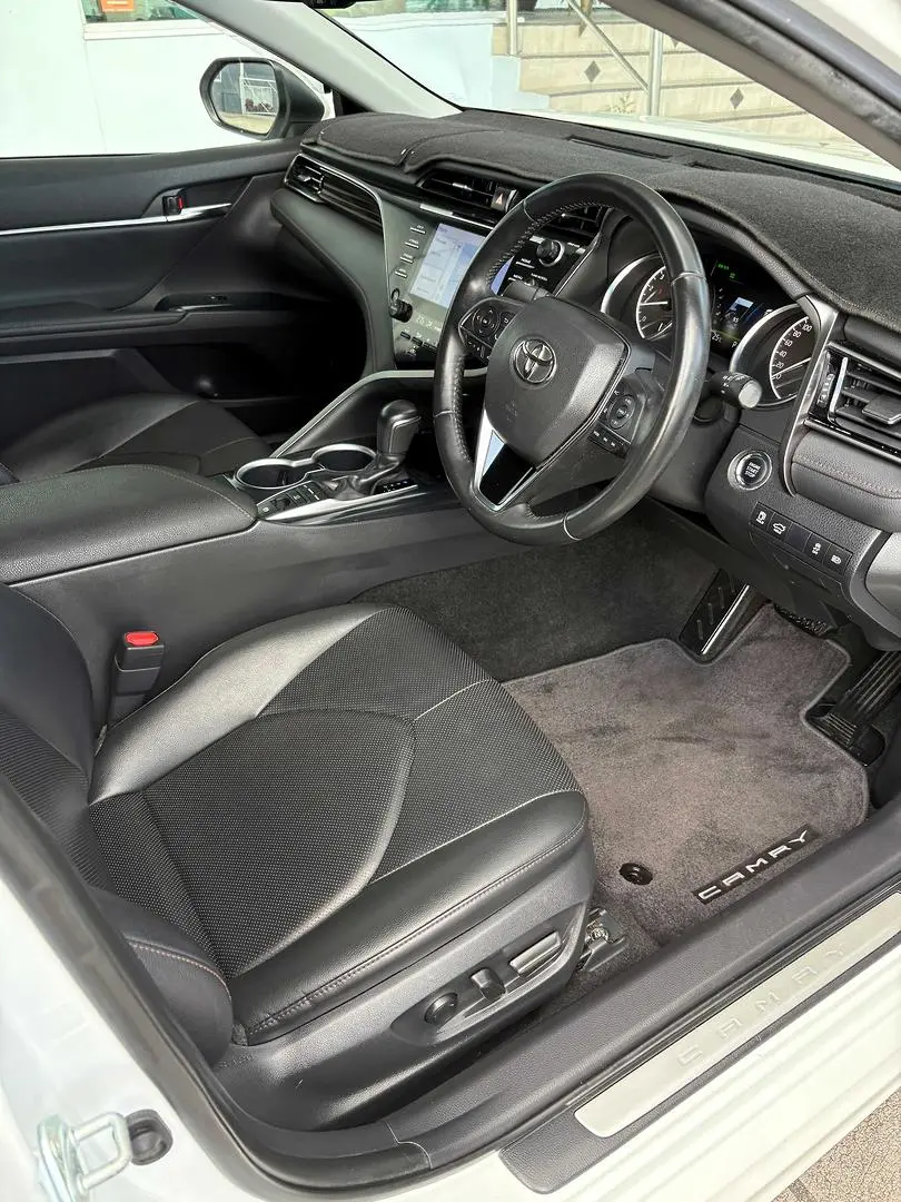 2019 Toyota Camry Gallery Image 13