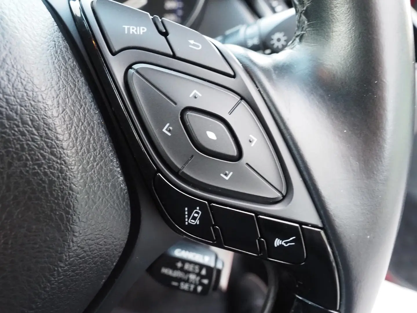 2019 Toyota C-HR Gallery Image 21