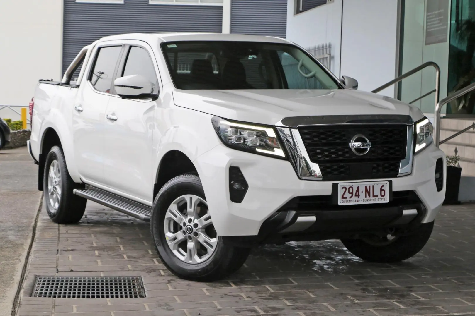 2021 Nissan Navara Gallery Image 1