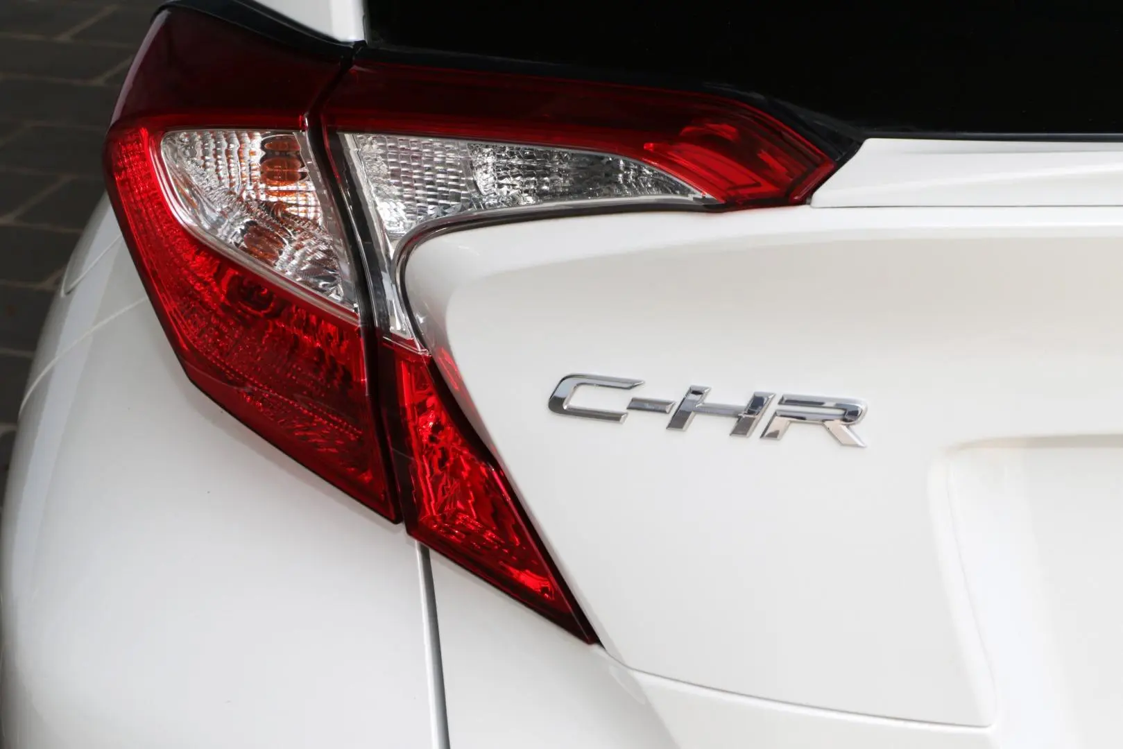 2018 Toyota C-HR Gallery Image 19