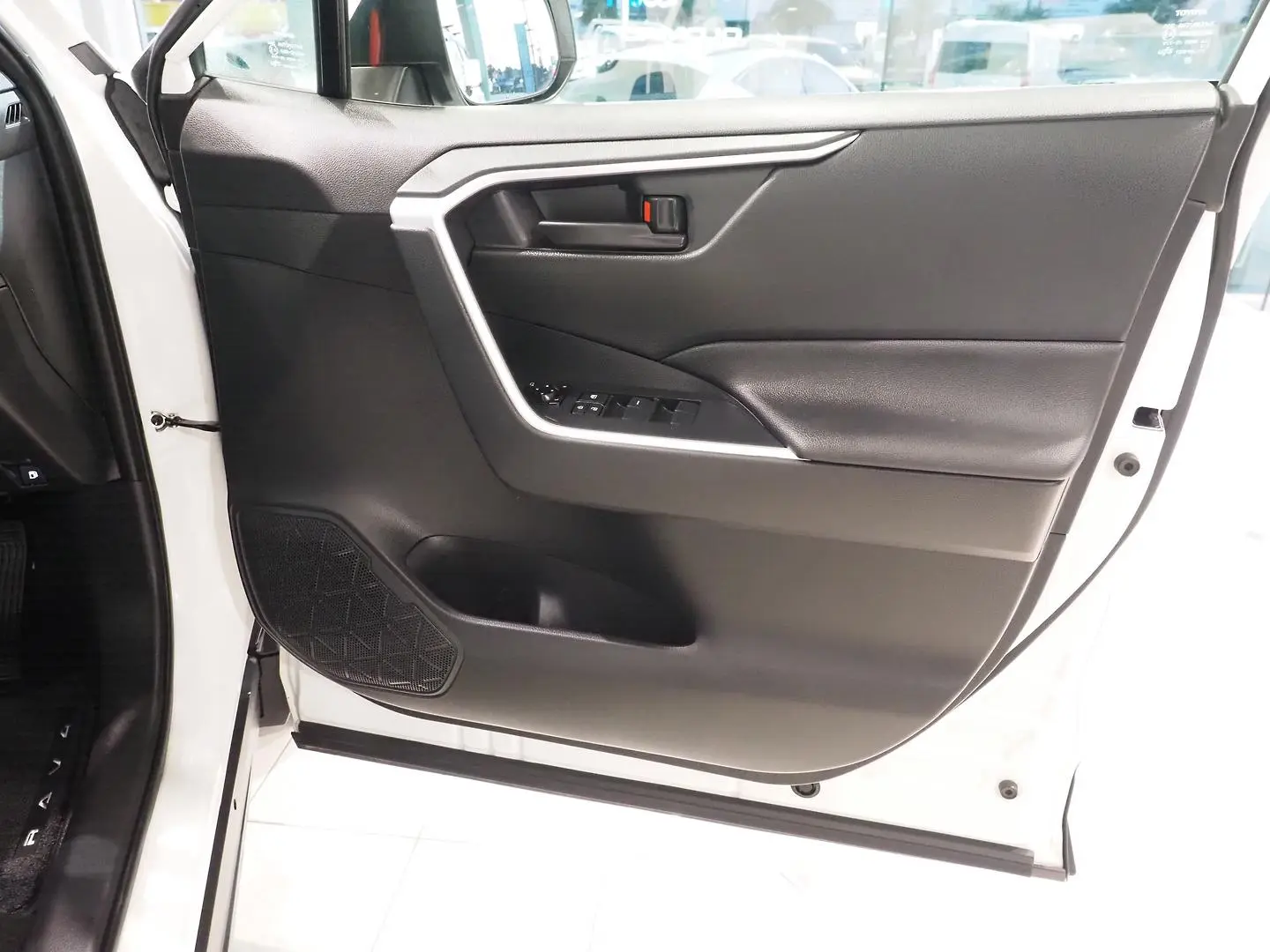 2024 Toyota RAV4 Gallery Image 14