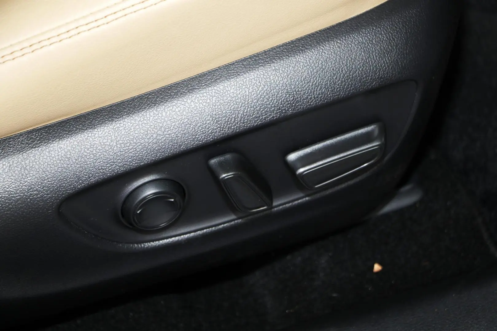 2025 Toyota RAV4 Gallery Image 16