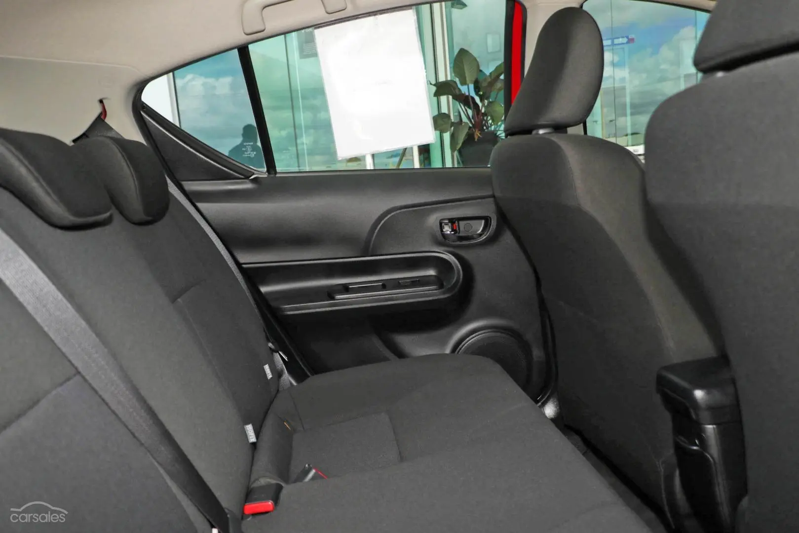 2018 Toyota Prius C Image 10