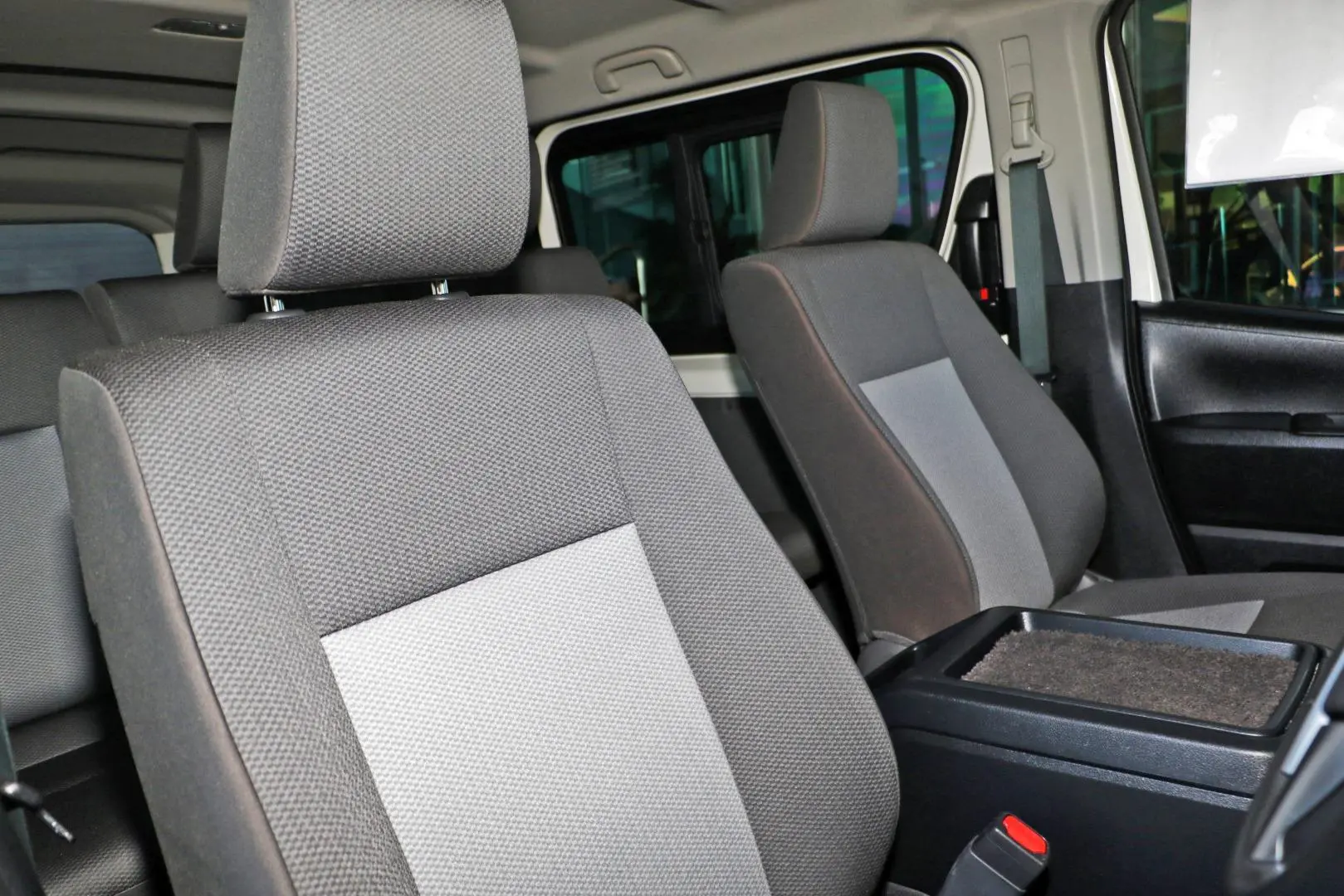 2022 Toyota Hiace Gallery Image 9