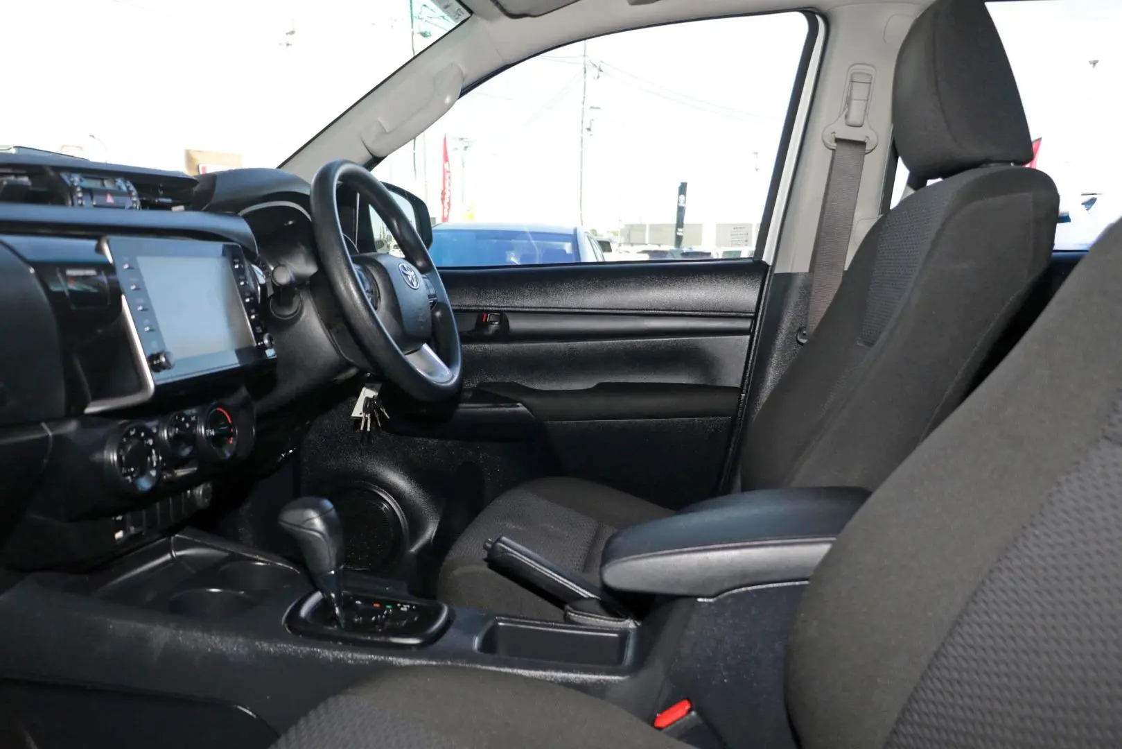 2022 Toyota Hilux Gallery Image 12