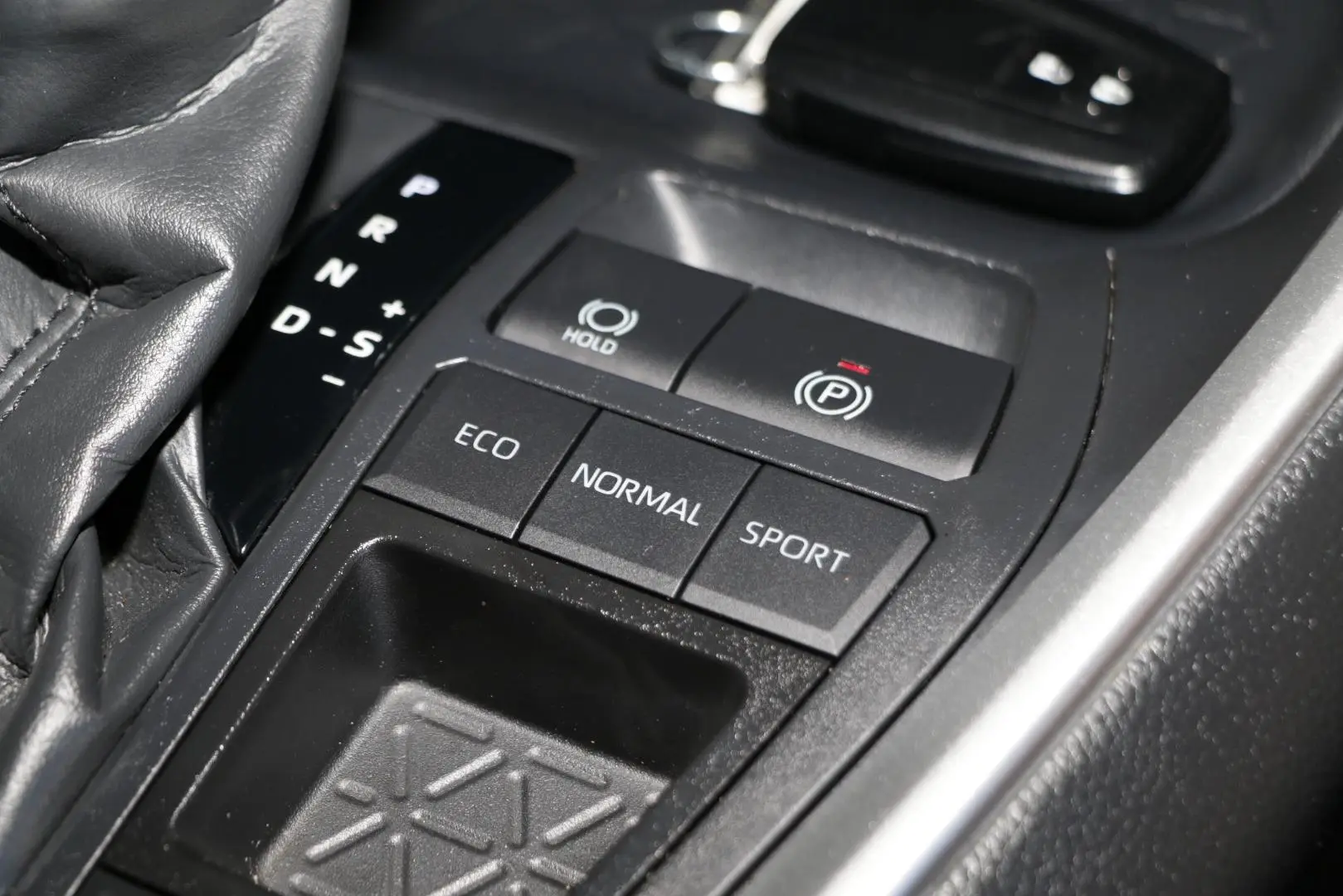 2025 Toyota RAV4 Gallery Image 15