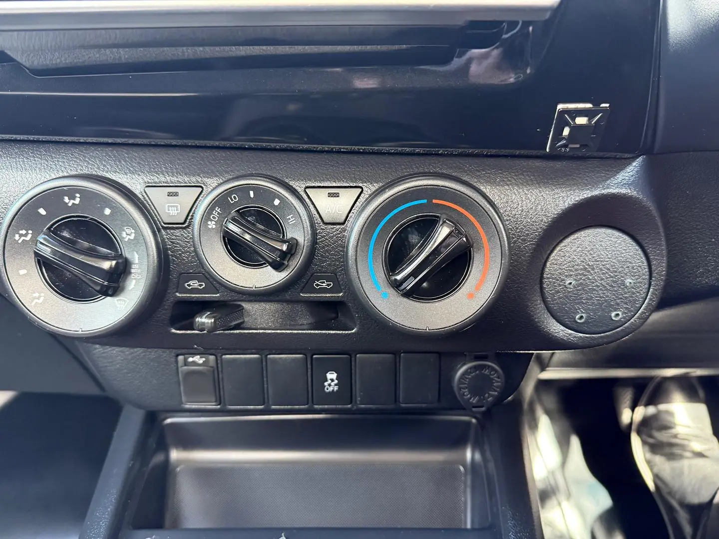 2018 Toyota Hilux Gallery Image 16