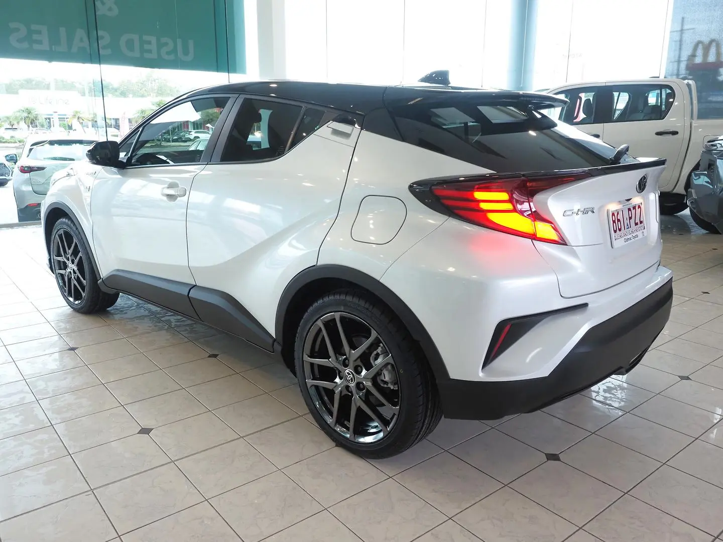 2022 Toyota C-HR Gallery Image 3