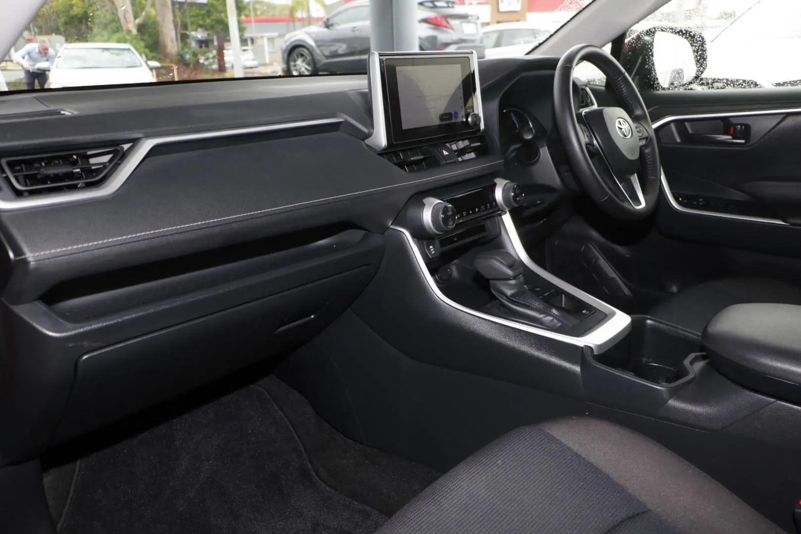 2025 Toyota RAV4 Gallery Image 7
