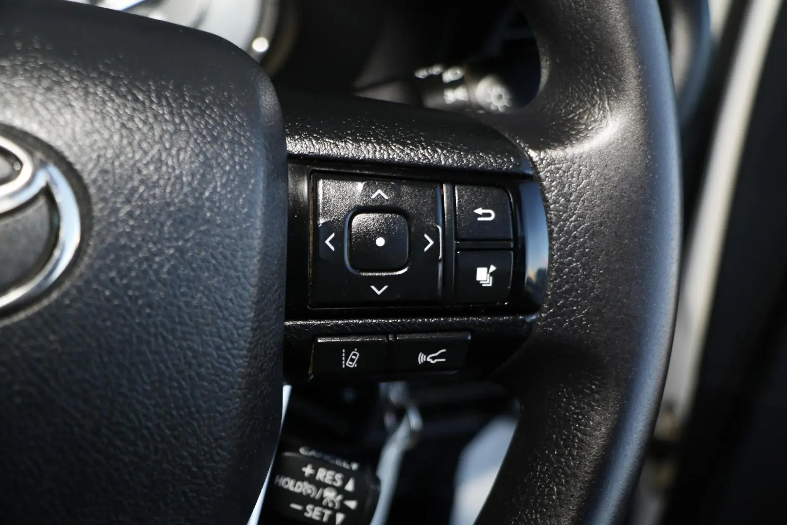 2020 Toyota Hilux Gallery Image 14
