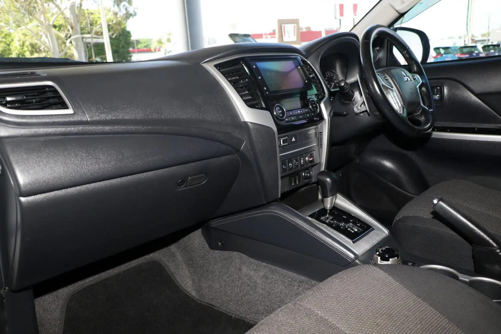 2022 Mitsubishi Triton Gallery Image 7