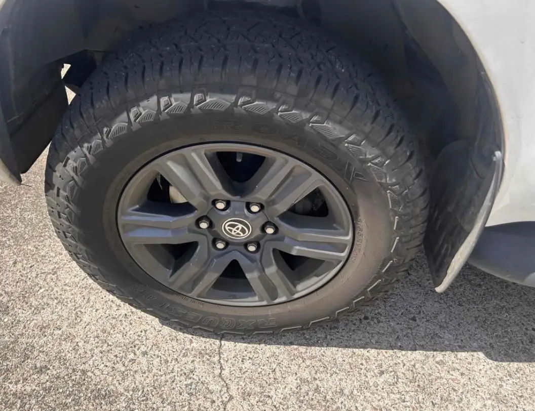 2022 Toyota Hilux Gallery Image 6