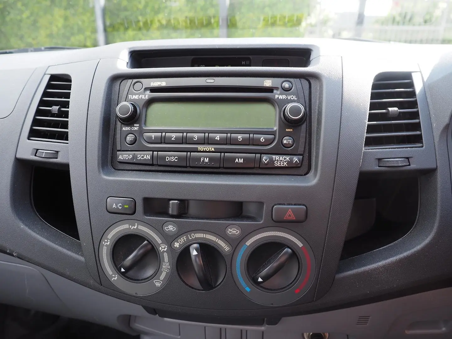 2005 Toyota Hilux Gallery Image 20