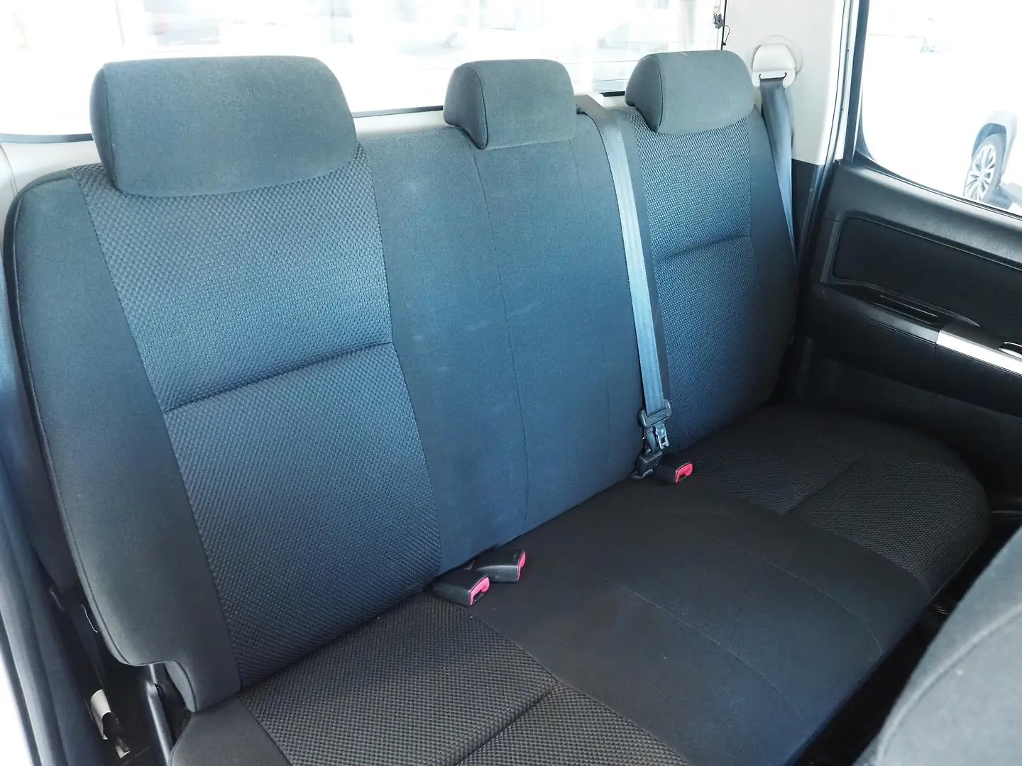 2015 Toyota Hilux Gallery Image 16