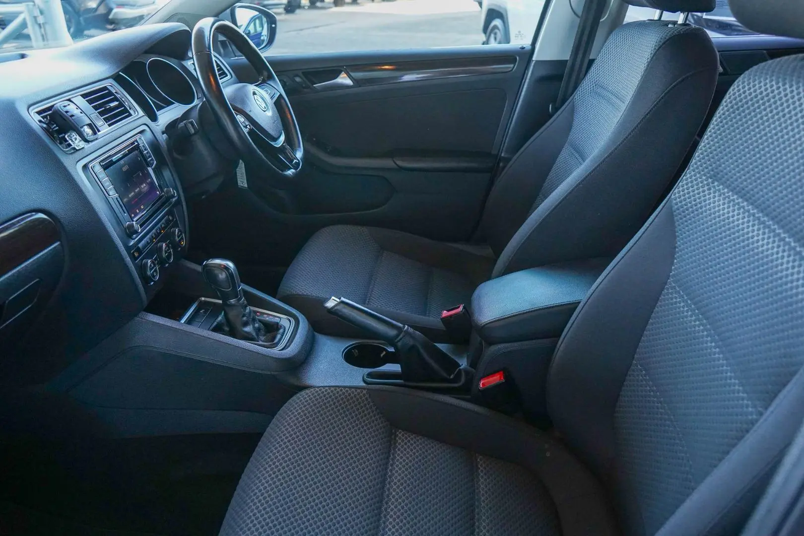 2017 Volkswagen Jetta Gallery Image 9