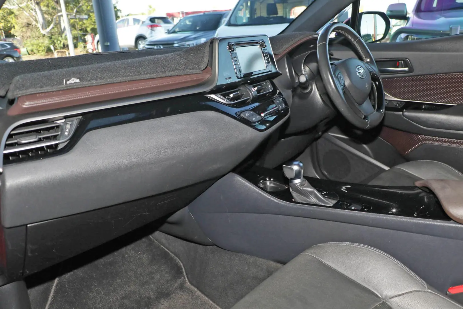 2019 Toyota C-HR Gallery Image 7