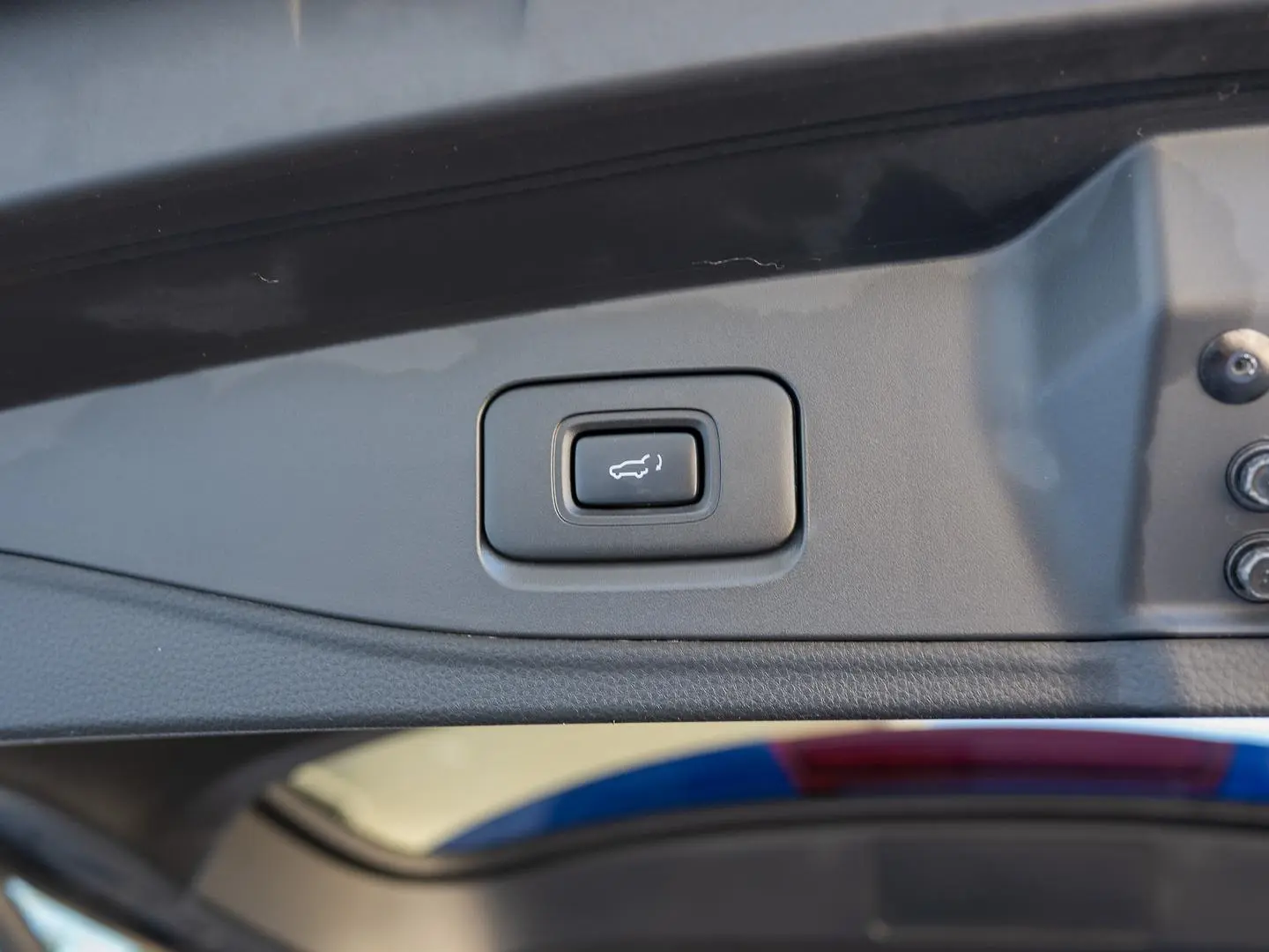 2023 Isuzu MU-X Gallery Image 9