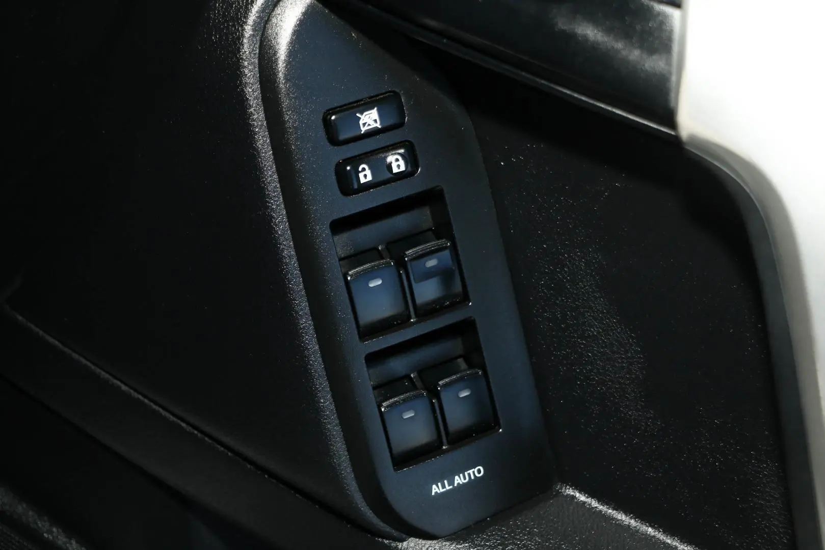 2018 Toyota Landcruiser Prado Gallery Image 19