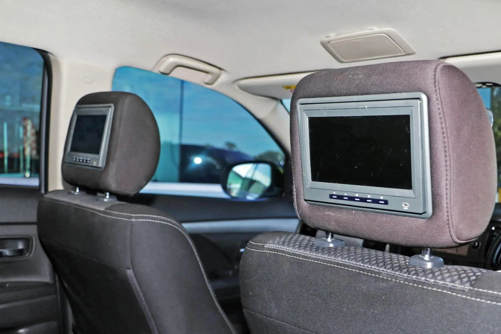 2016 Mitsubishi Outlander Gallery Image 10
