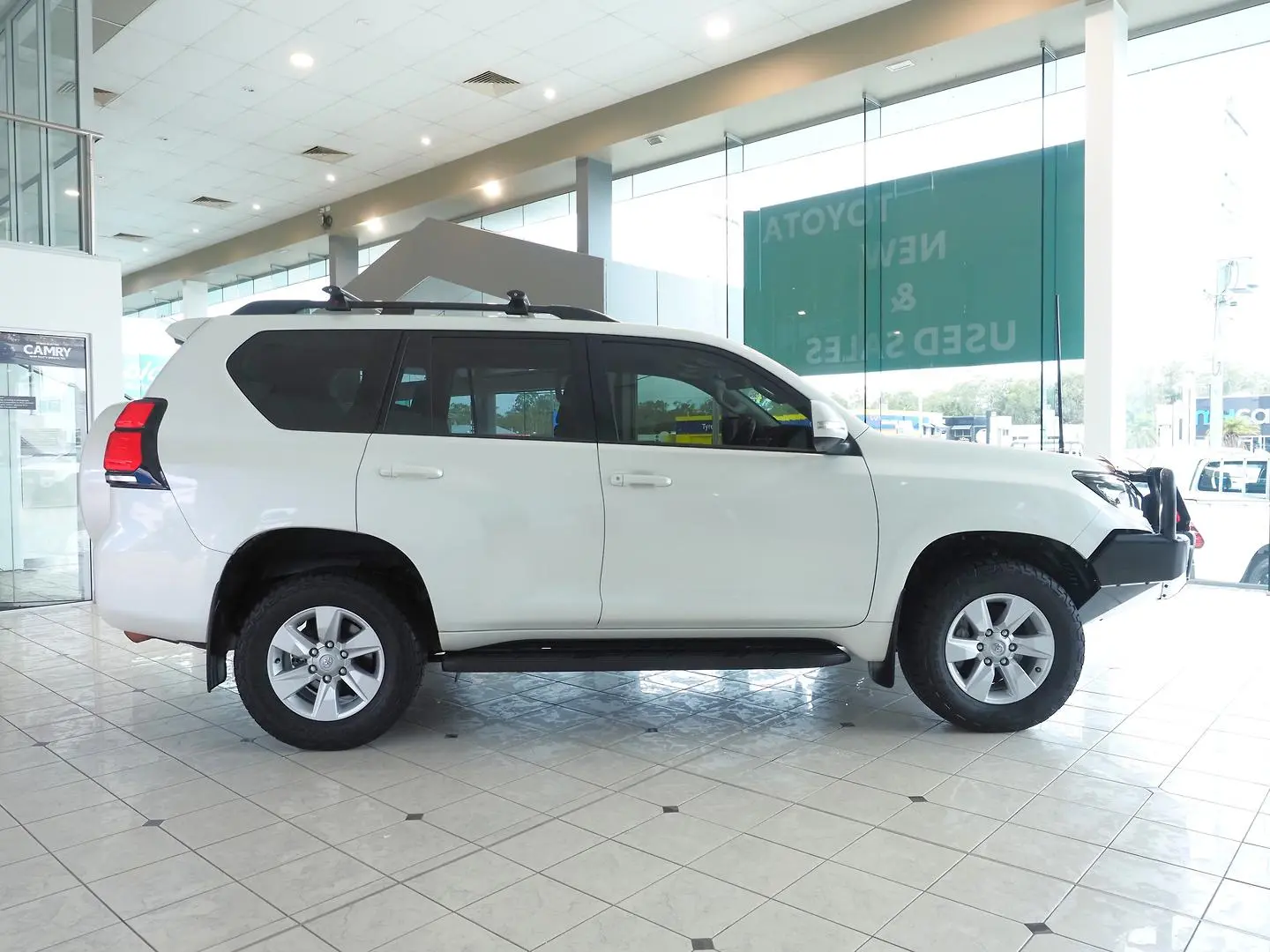 2018 Toyota Landcruiser Prado Gallery Image 11