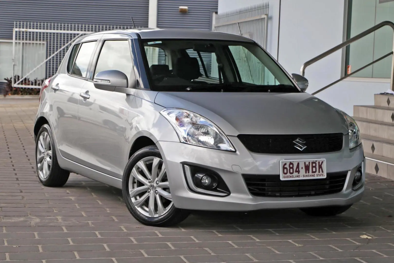 2015 Suzuki Swift Gallery Image 1