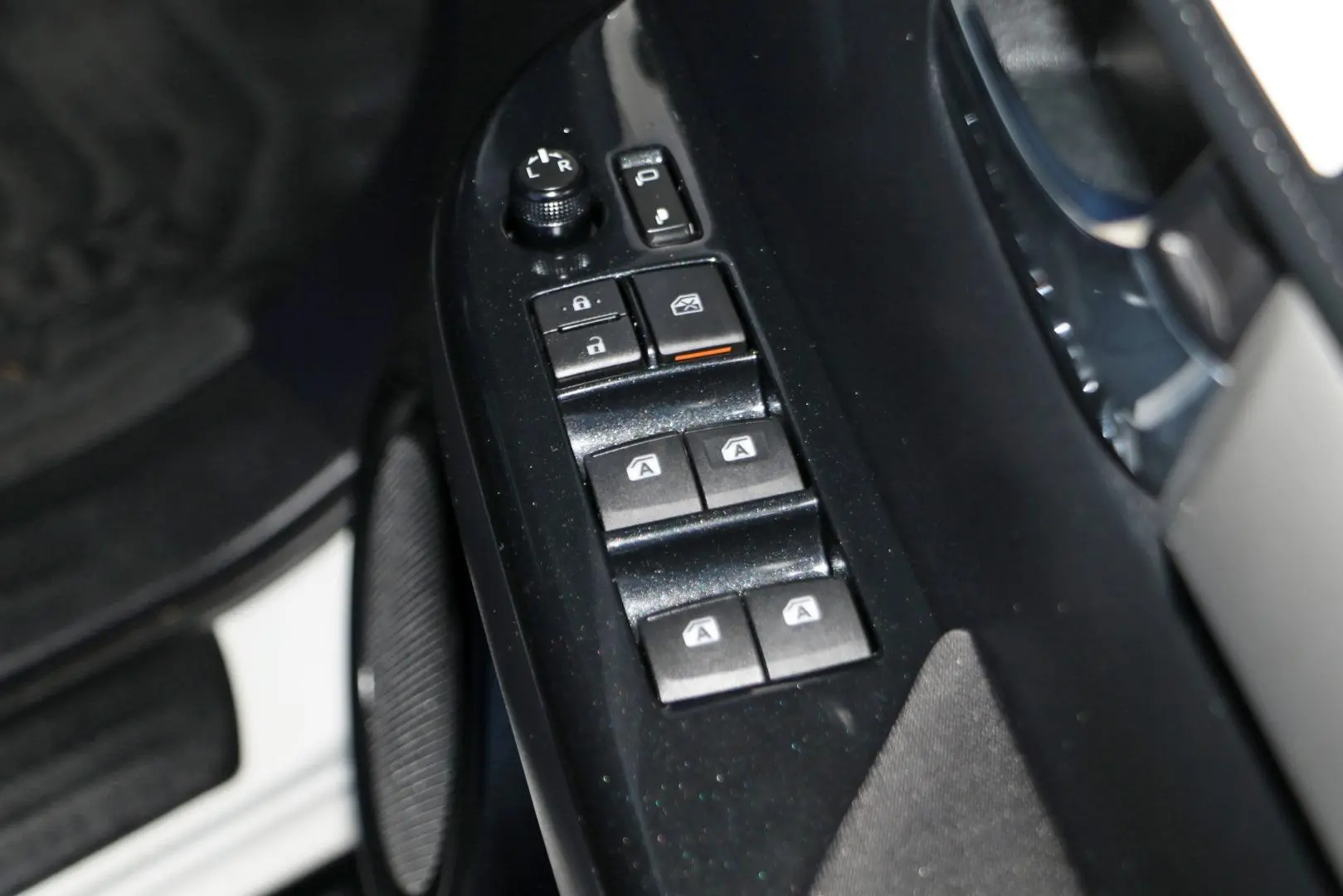 2023 Toyota Hilux Gallery Image 19