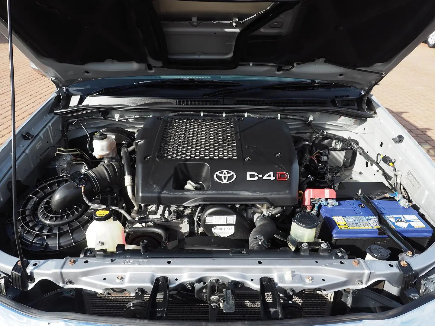2015 Toyota Hilux Gallery Image 16