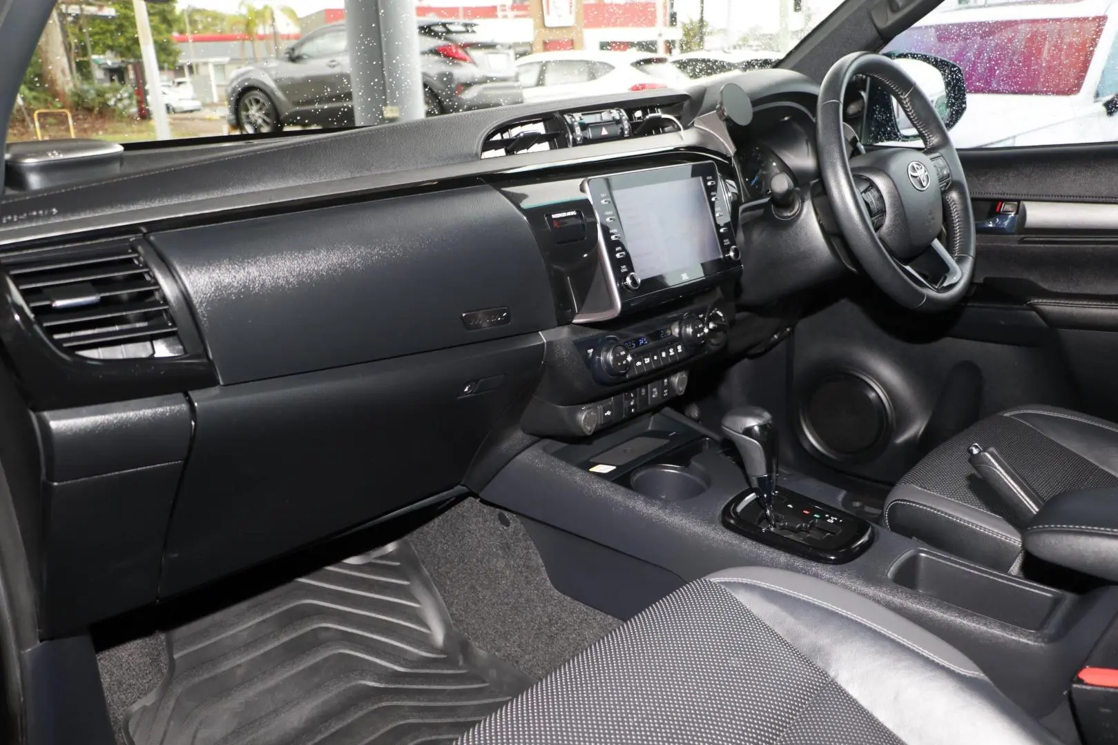 2024 Toyota Hilux Gallery Image 7