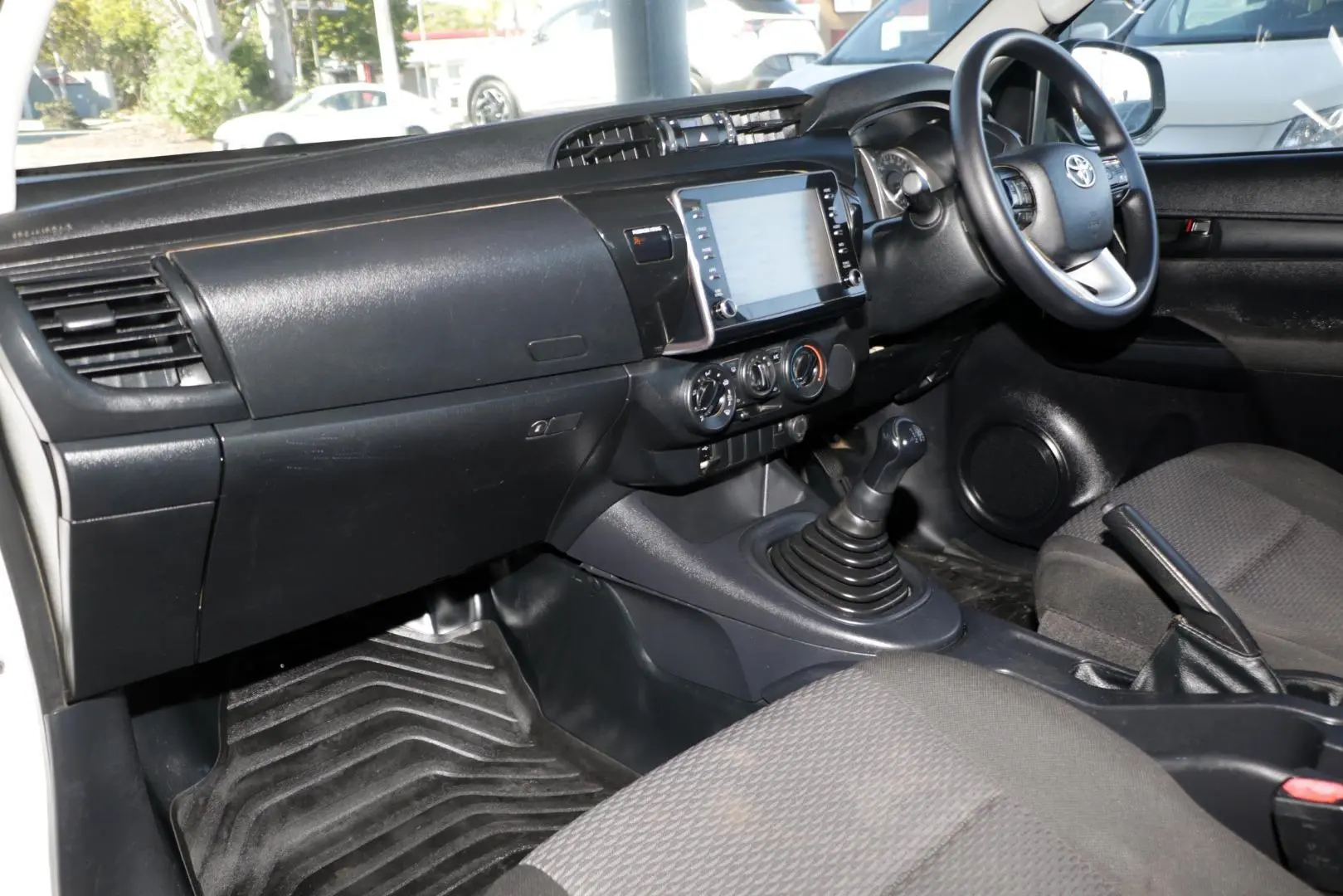 2020 Toyota Hilux Gallery Image 7