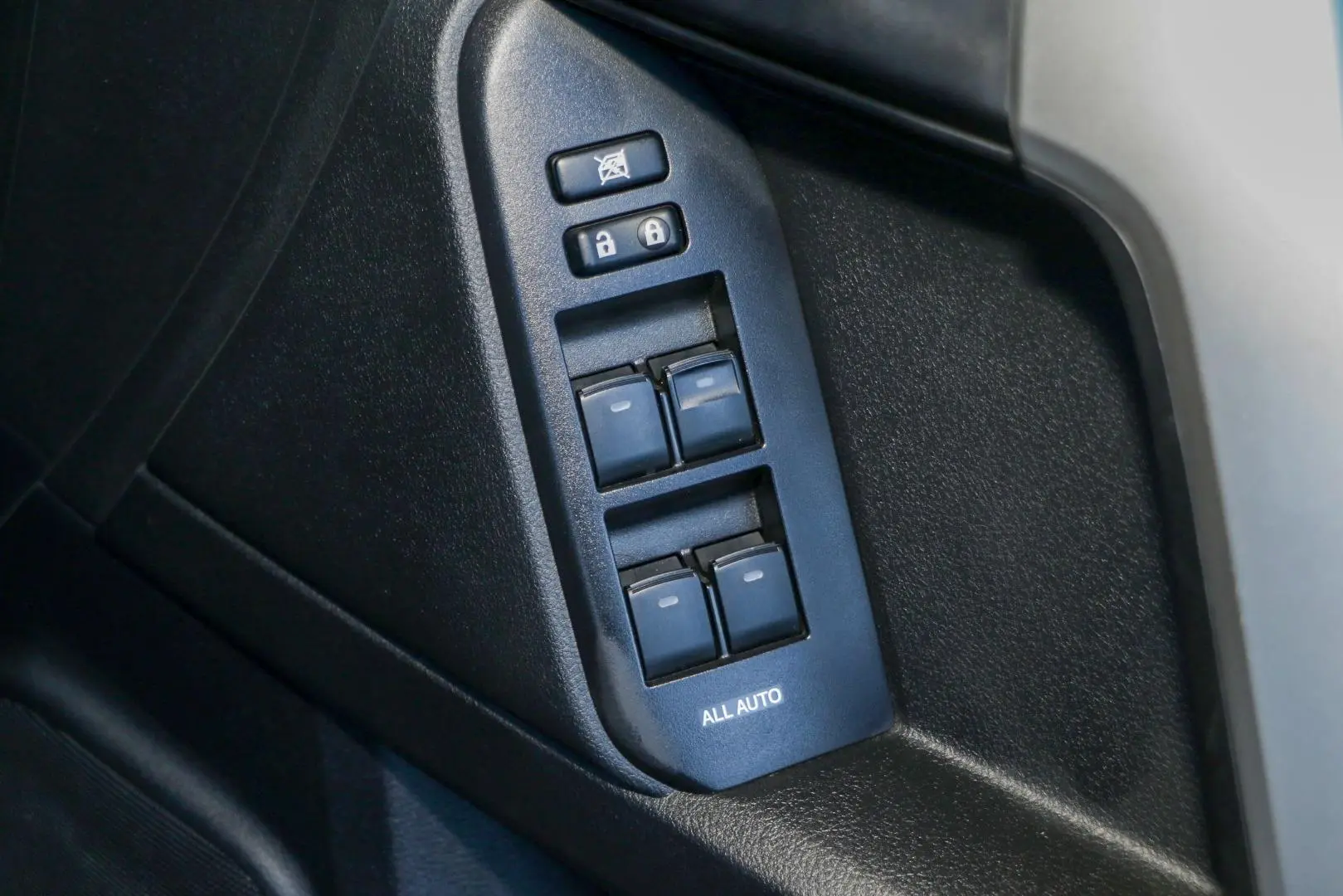 2023 Toyota Landcruiser Prado Gallery Image 21