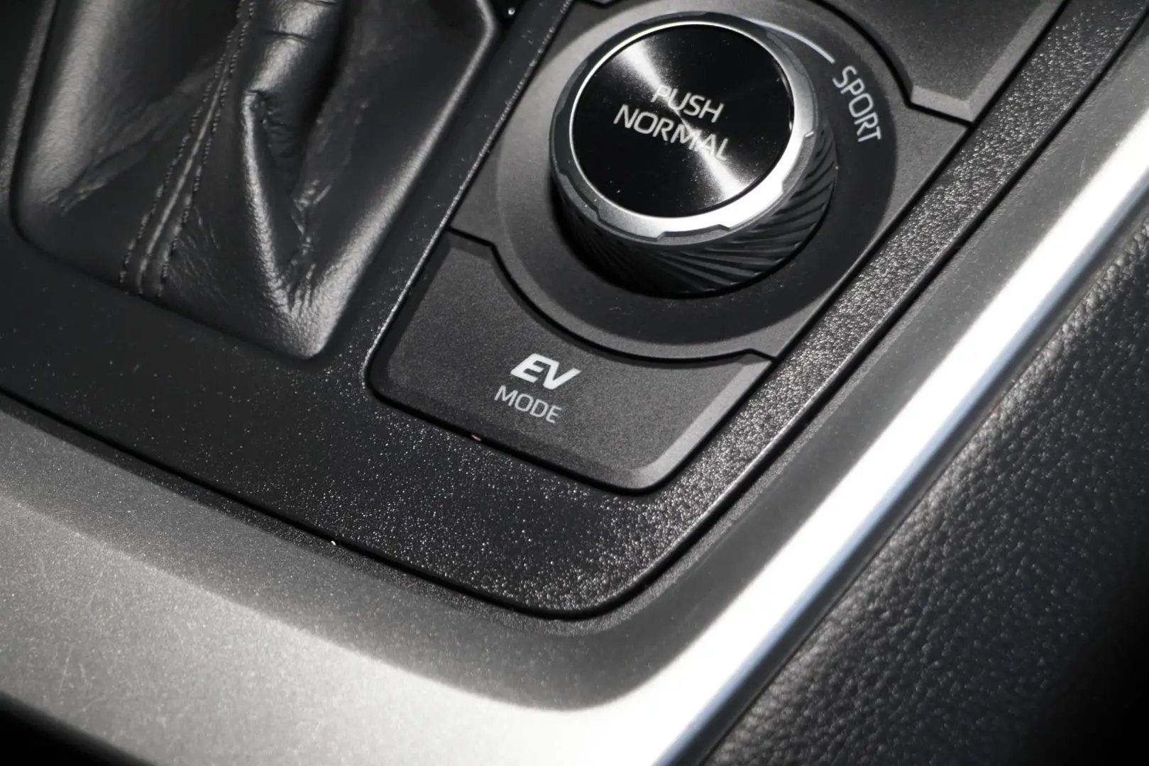 2025 Toyota RAV4 Gallery Image 14