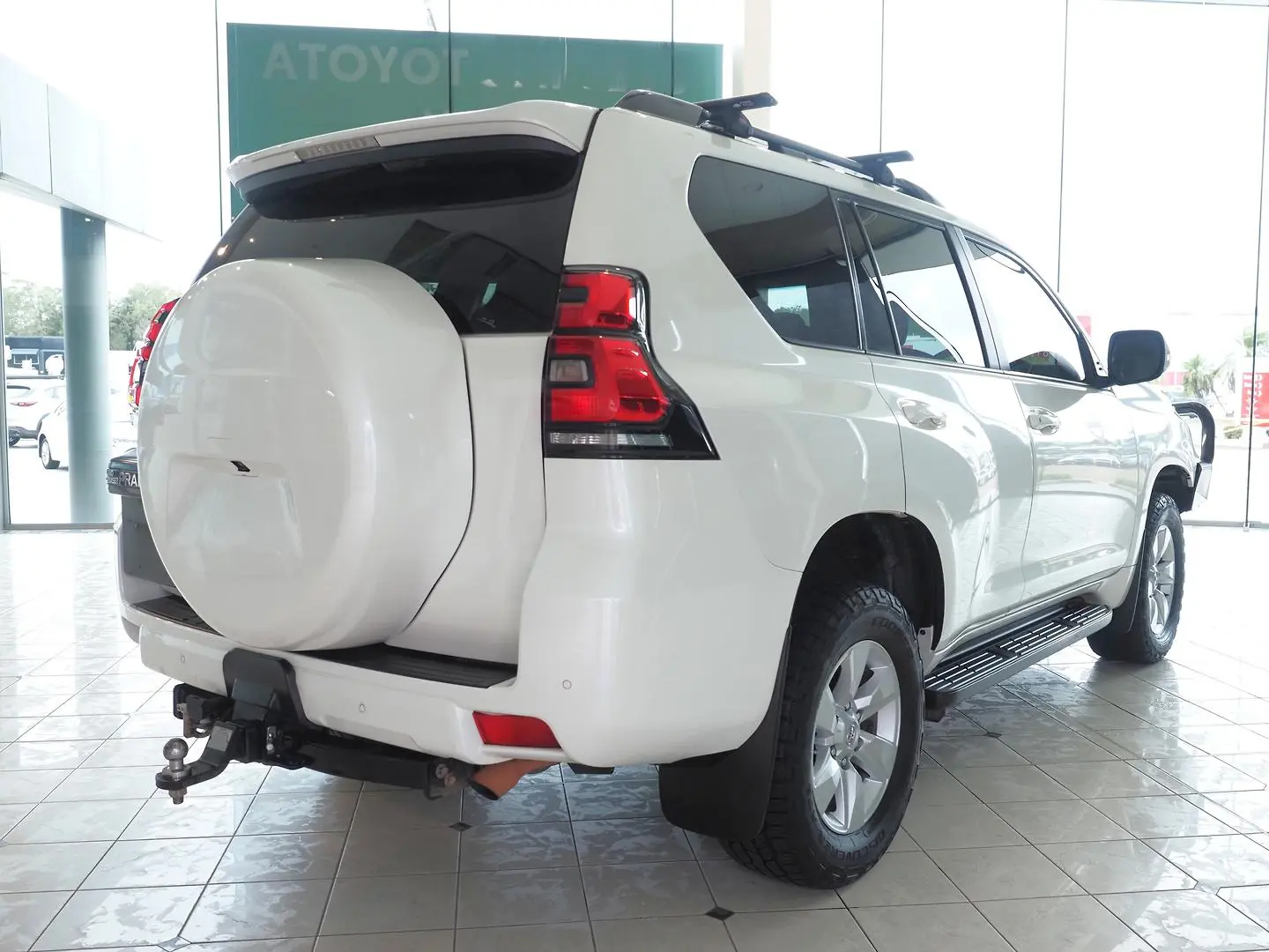 2018 Toyota Landcruiser Prado Gallery Image 2