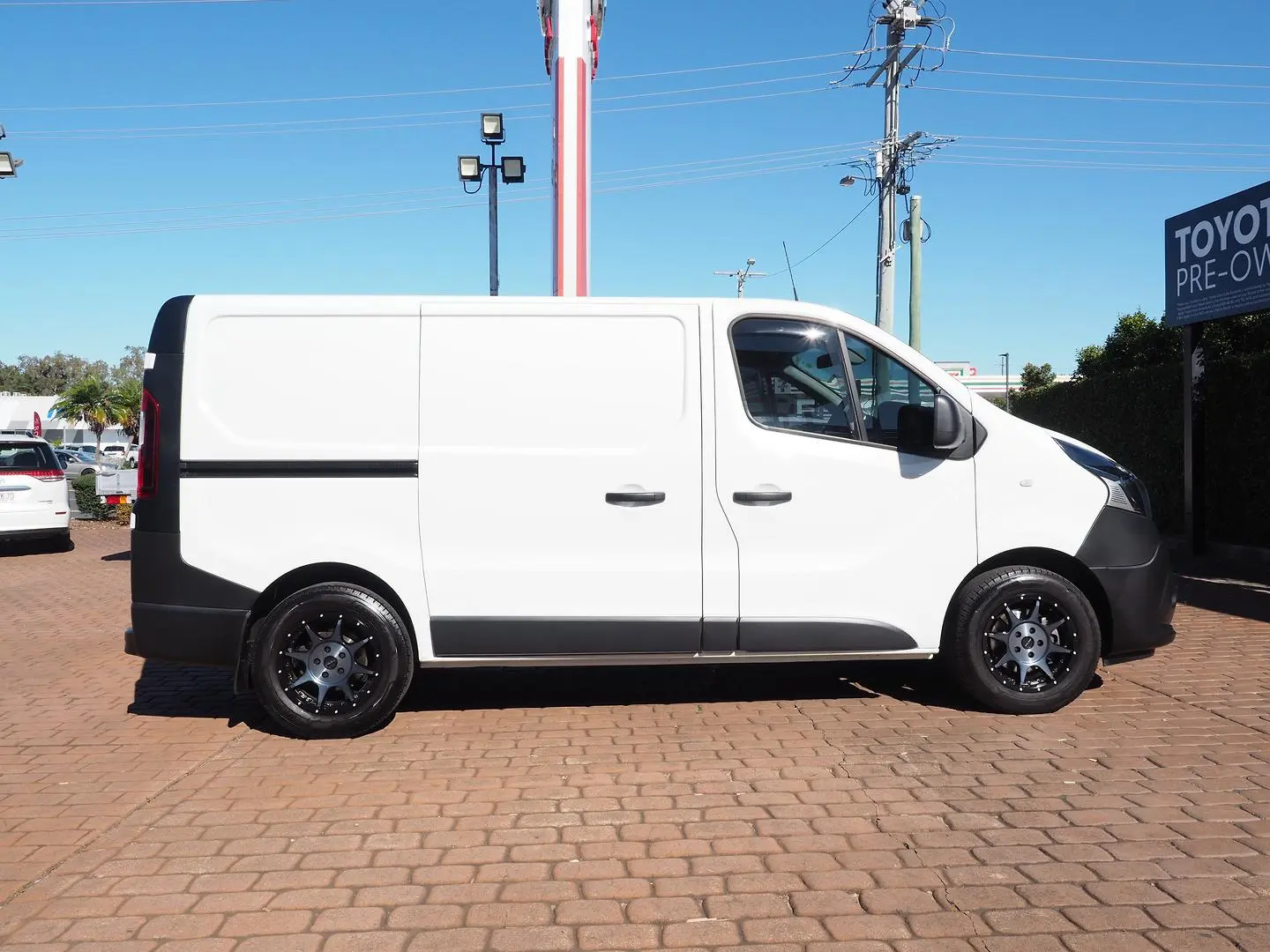 2021 Mitsubishi Express Gallery Image 2