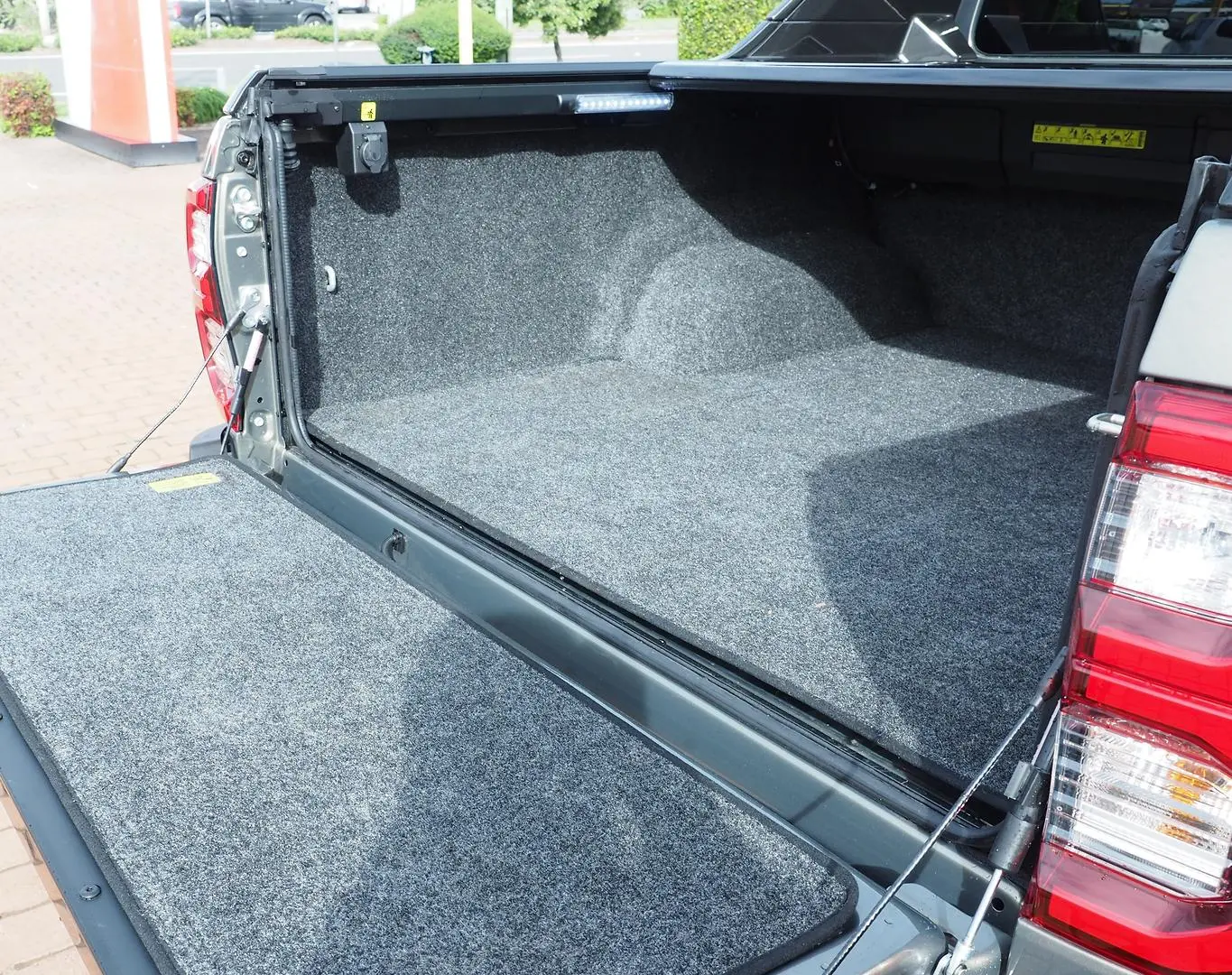2023 Toyota Hilux Gallery Image 12