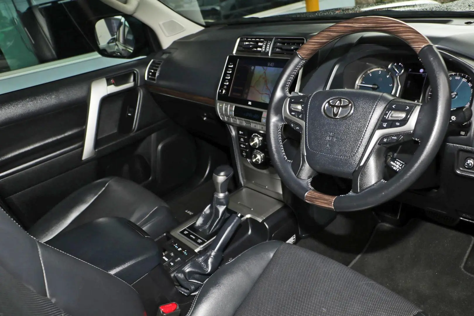 2023 Toyota Landcruiser Prado Gallery Image 7