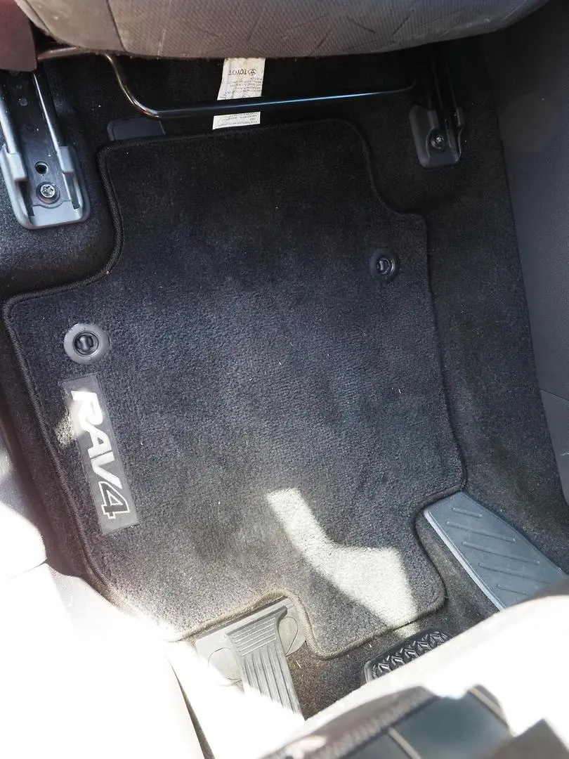 2019 Toyota RAV4 Gallery Image 14