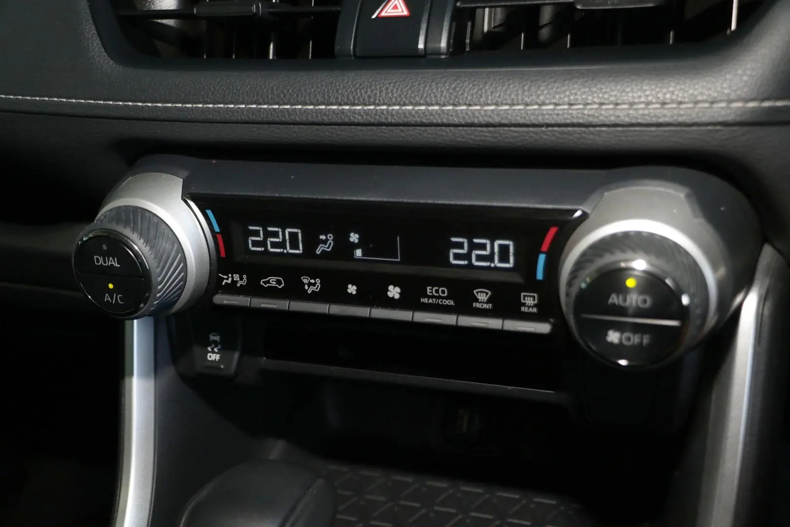 2025 Toyota RAV4 Gallery Image 17