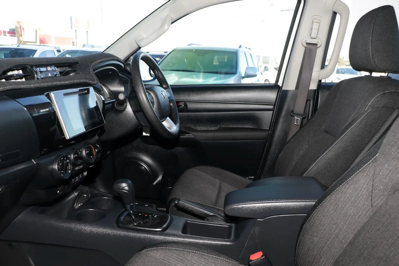 2017 Toyota Hilux Gallery Image 8