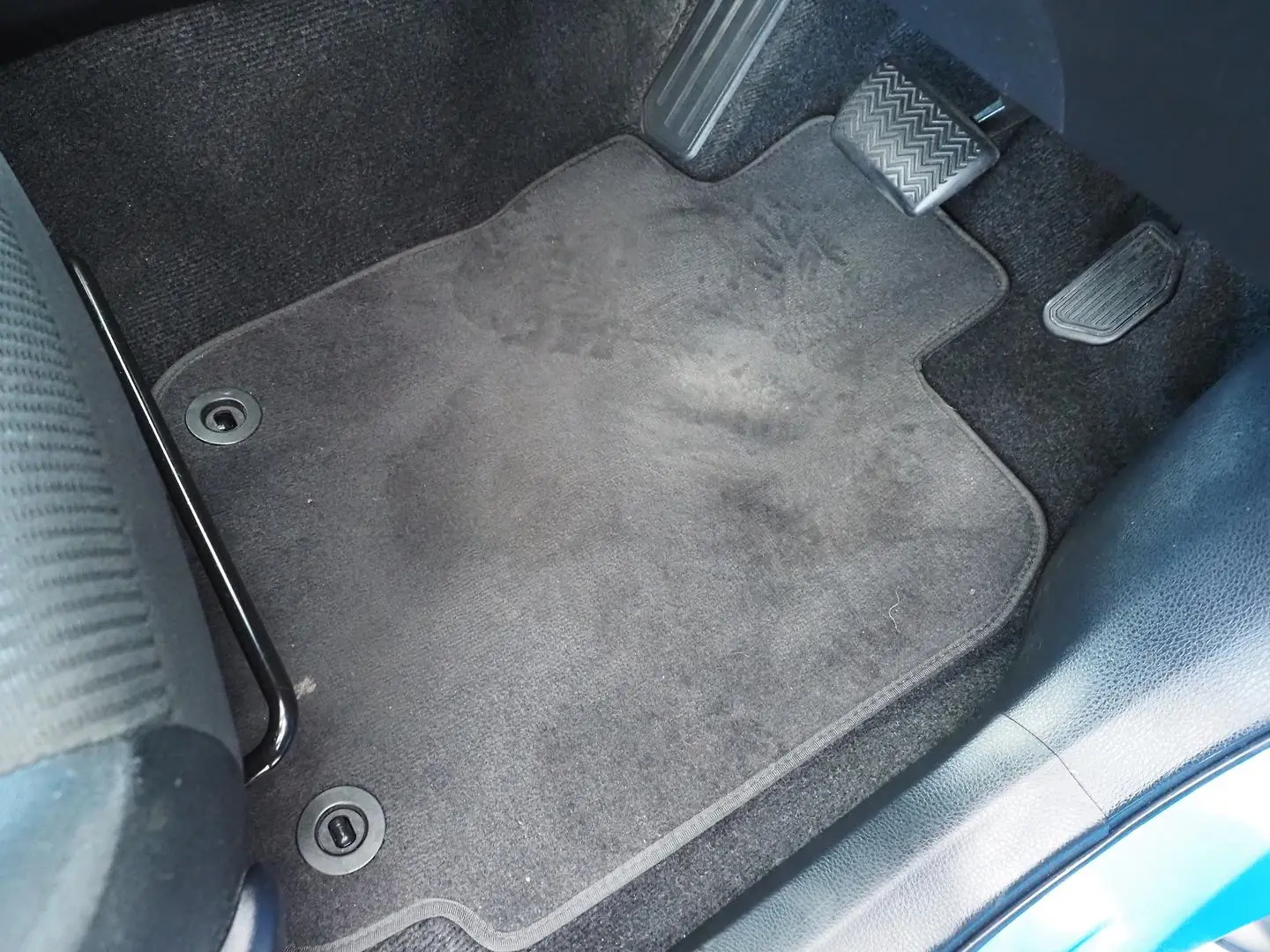 2017 Toyota RAV4 Gallery Image 18