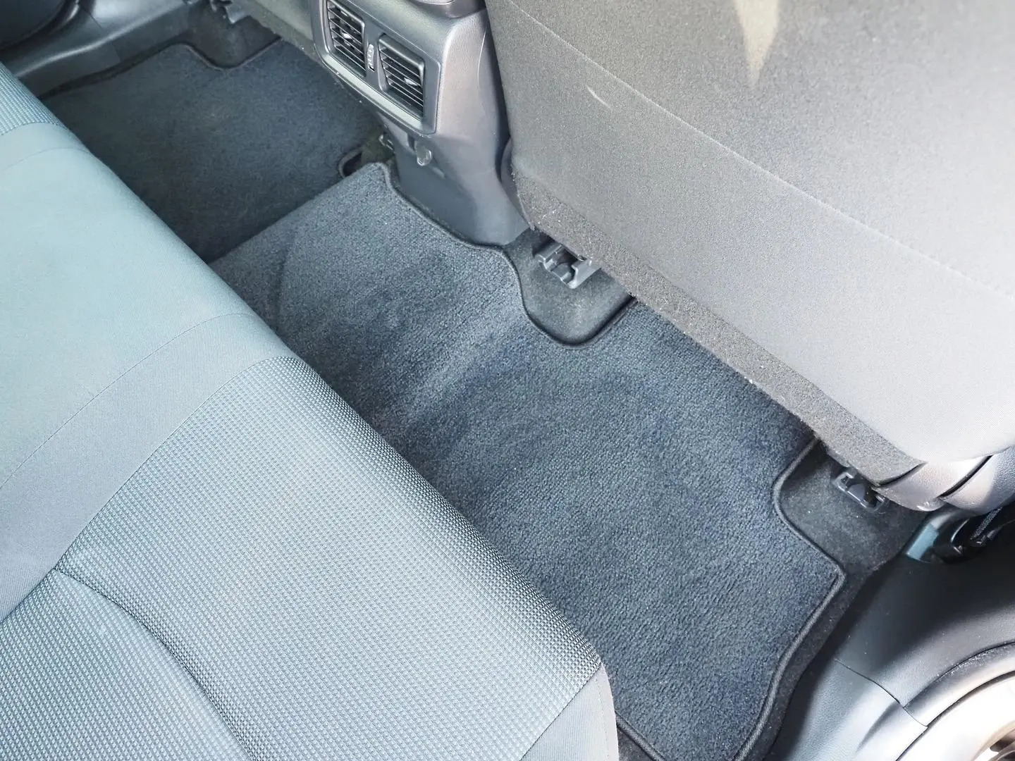 2019 Toyota RAV4 Gallery Image 13