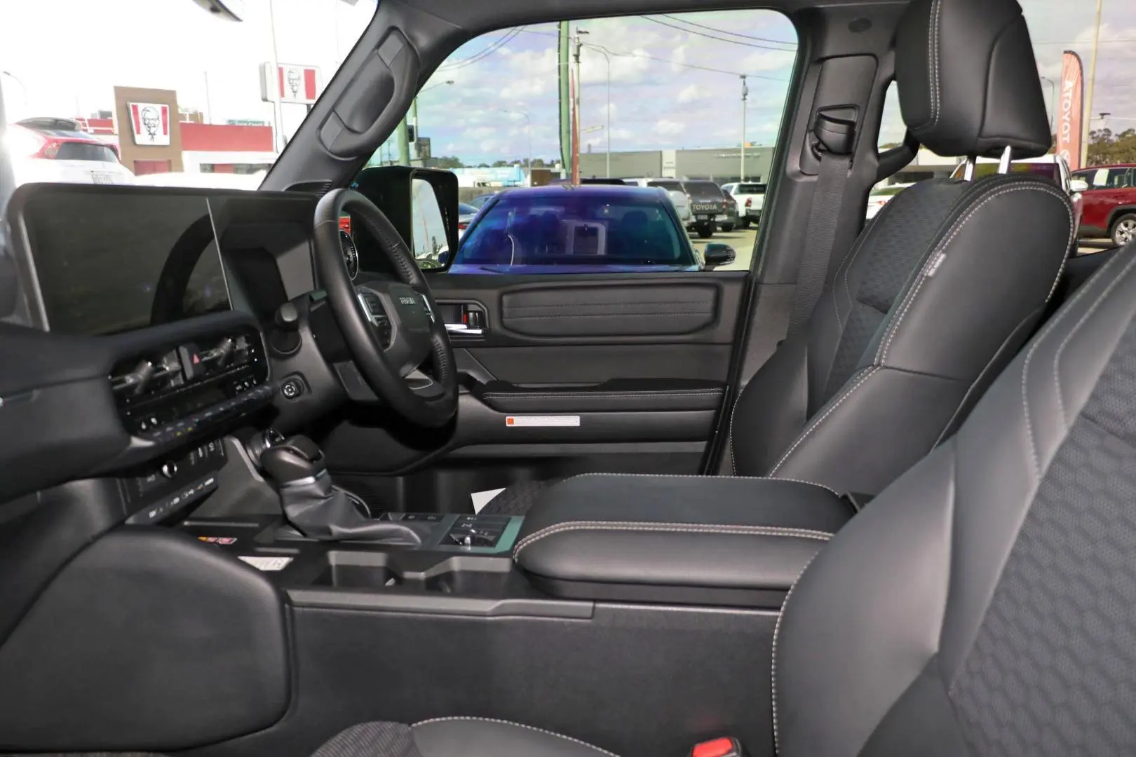 2025 Toyota Landcruiser Prado Gallery Image 8