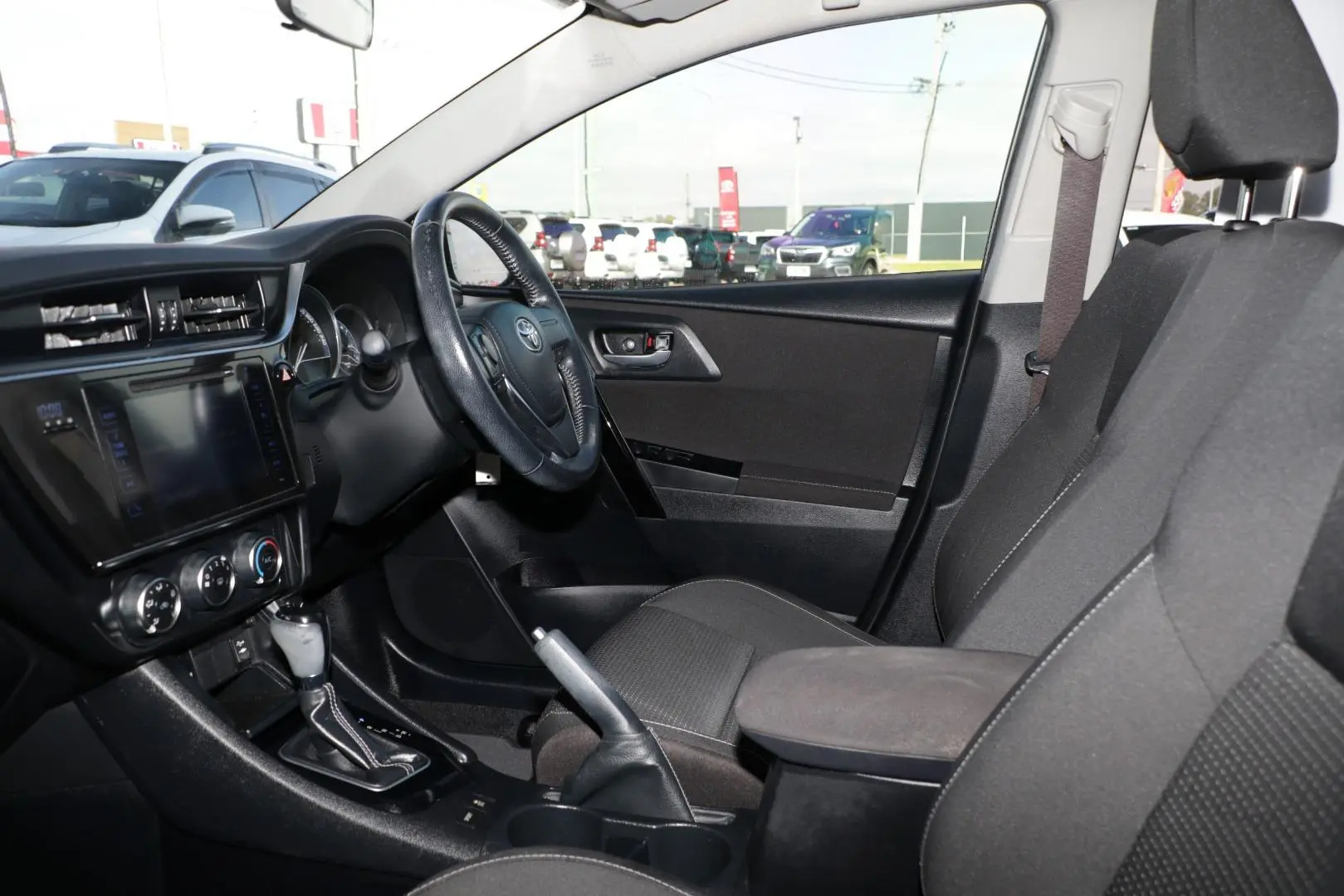2018 Toyota Corolla Gallery Image 8