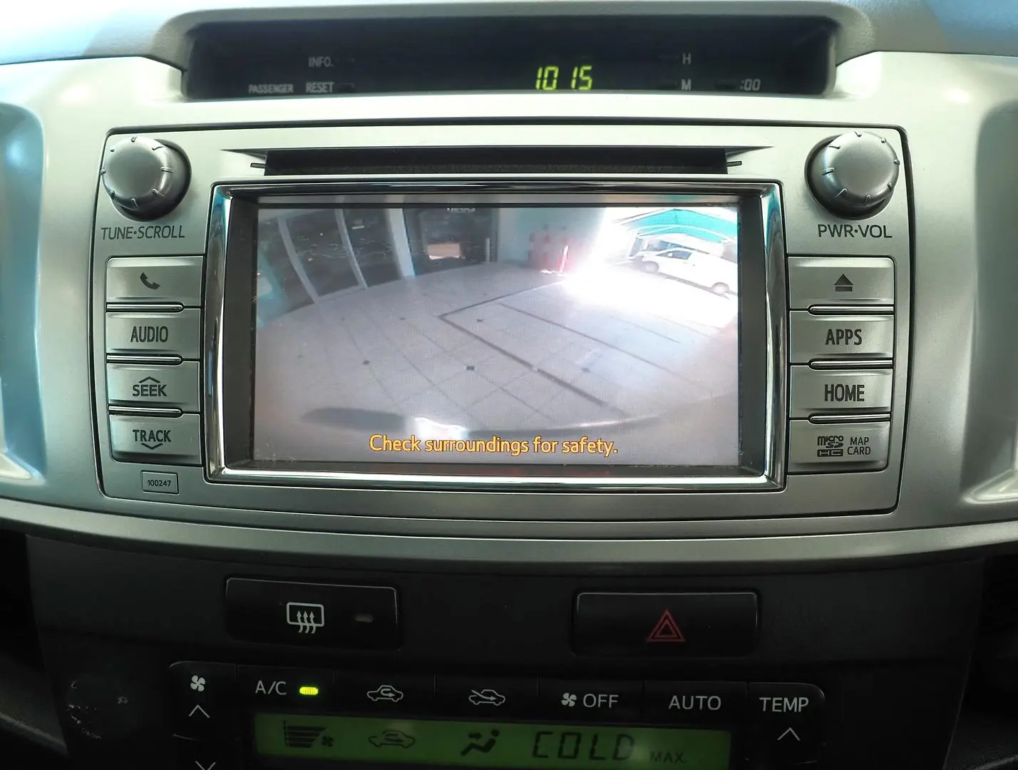 2015 Toyota Hilux Gallery Image 21