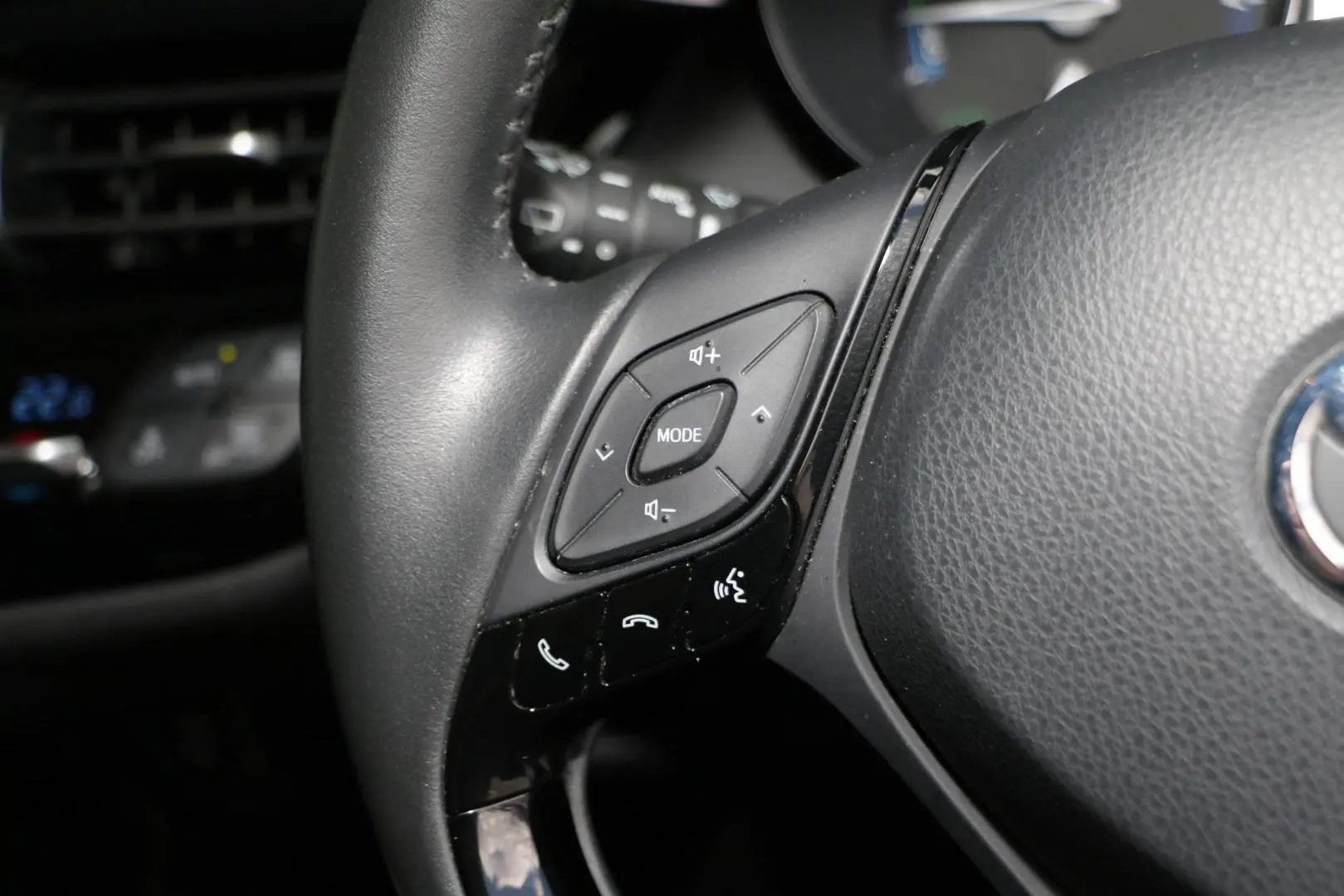 2023 Toyota C-HR Gallery Image 17