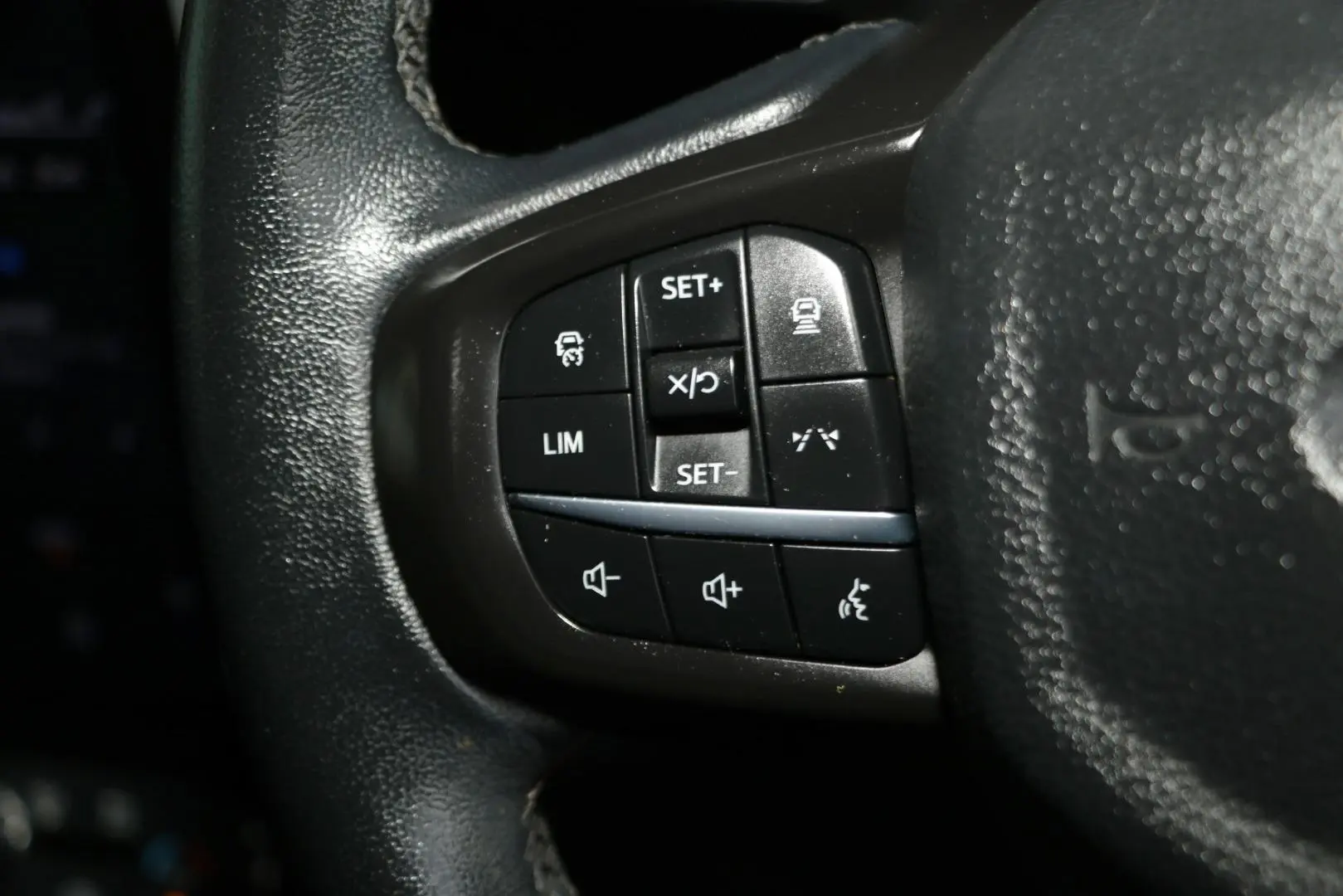 2022 Ford Everest Gallery Image 17