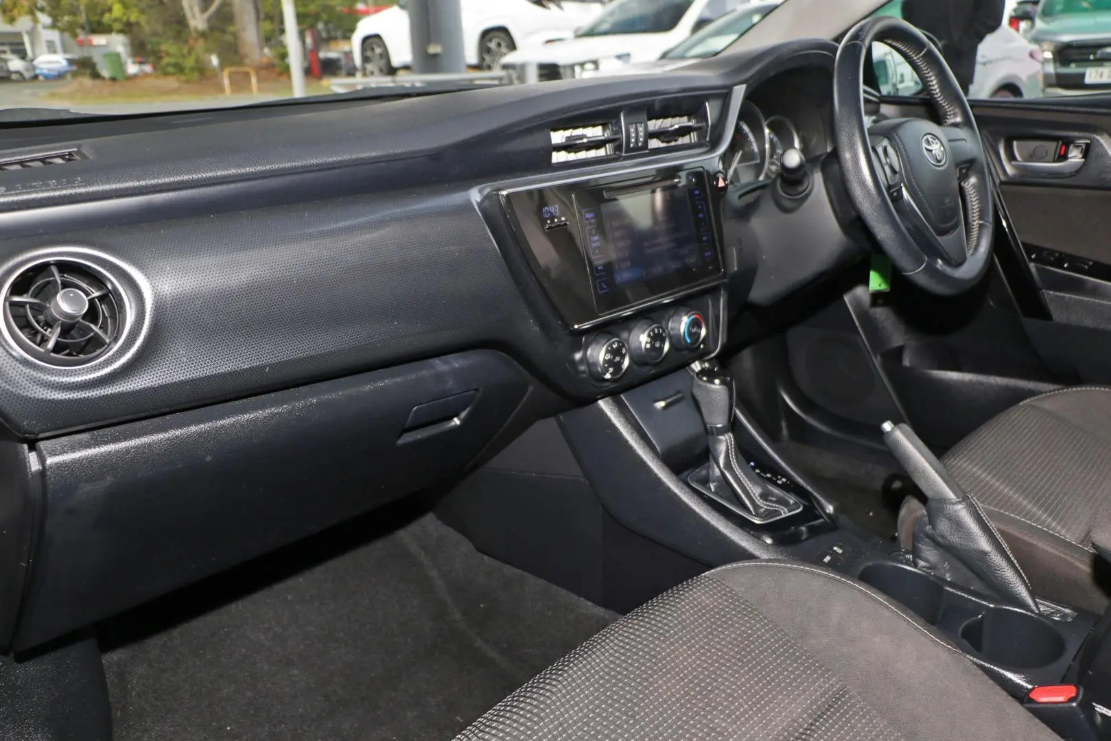 2018 Toyota Corolla Gallery Image 7