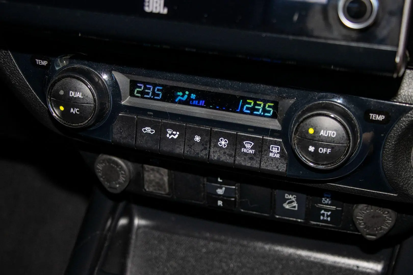 2022 Toyota Hilux Gallery Image 12