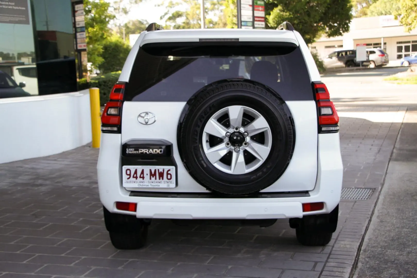 2023 Toyota Landcruiser Prado Gallery Image 4