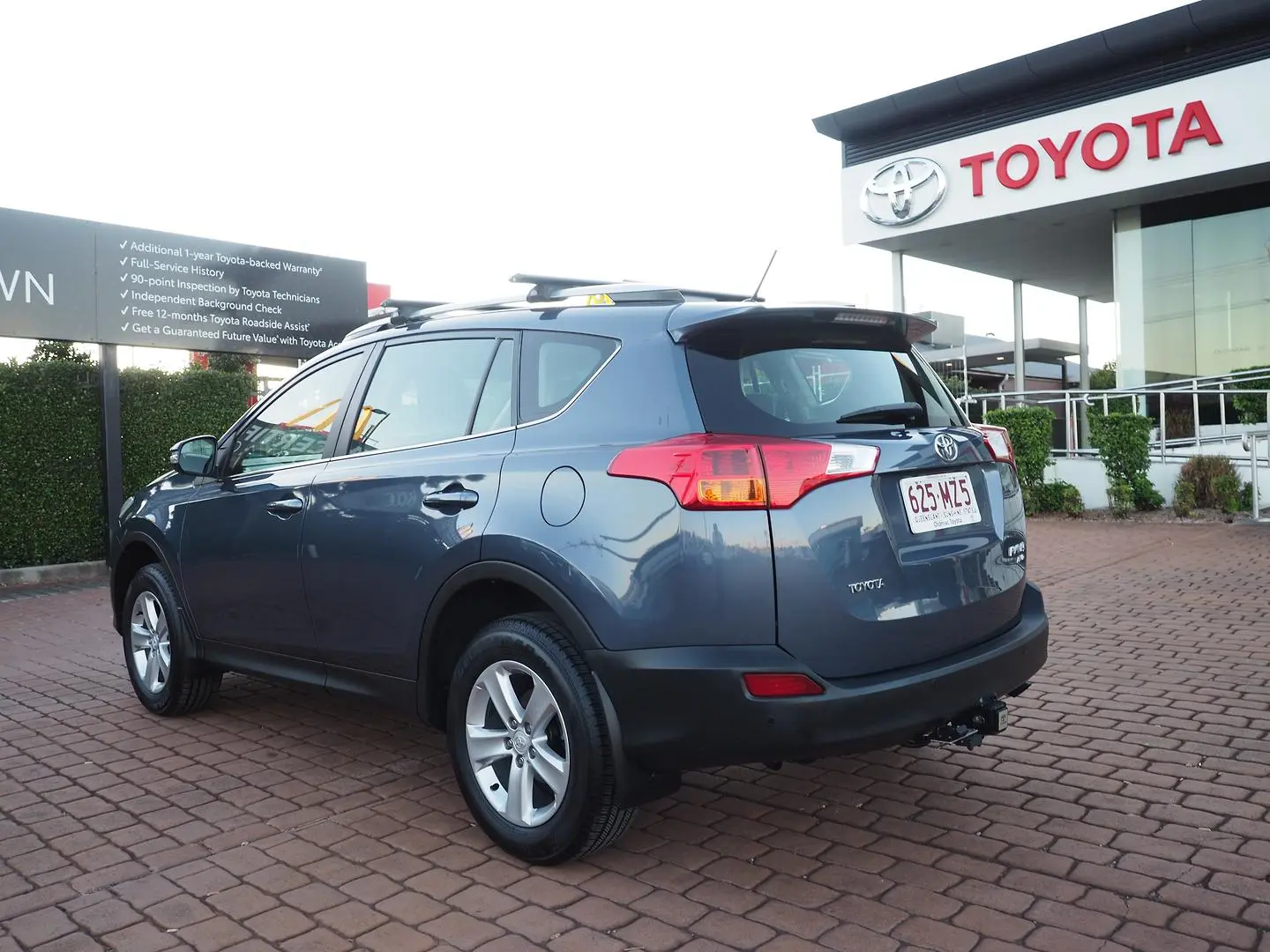 2013 Toyota RAV4 Gallery Image 5